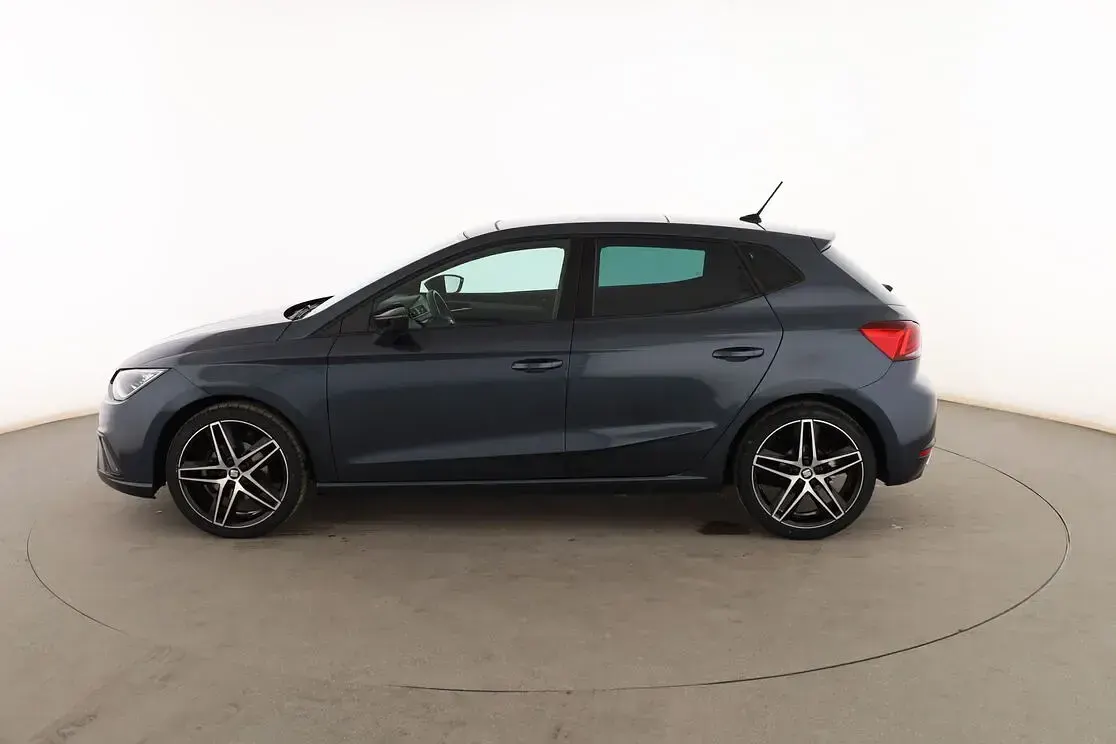 Usado Seat Ibiza FR 116 CV (85 kW) 2020 Gris Utilitario