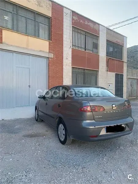 Usado Seat Cordoba Stella 100 CV (73 kW) 2003 Gris / plata Berlina