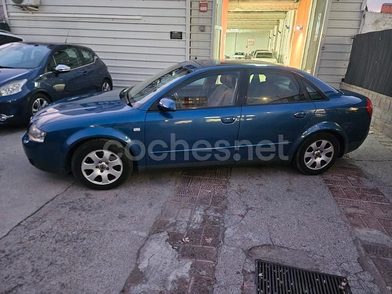 Usado Audi A4 150 CV (110 kW) 2001 Azul Berlina