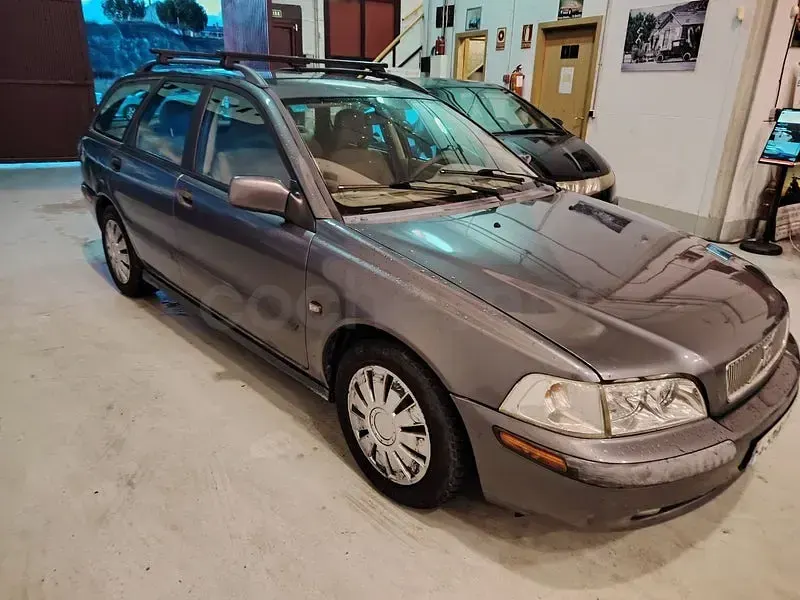 Usado Volvo V40 115 CV (84 kW) 2002 Azul Familiar