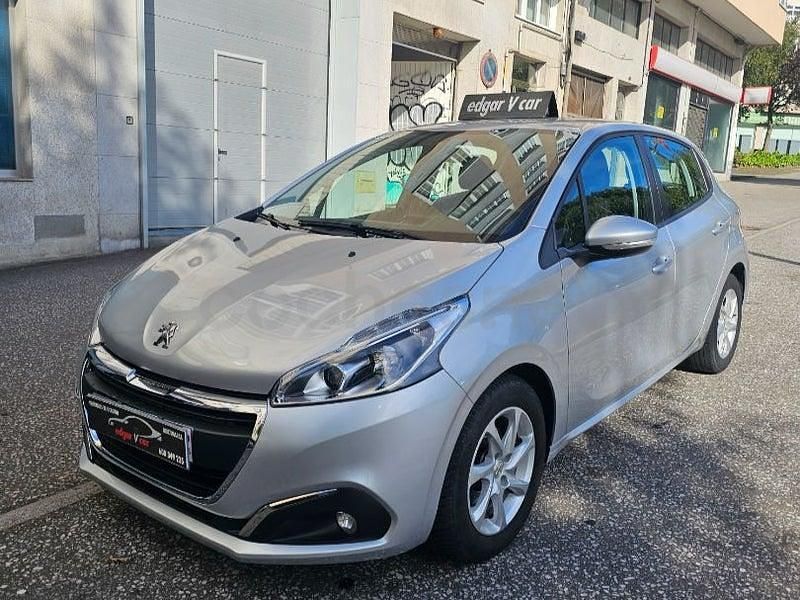Usado Peugeot 208 Signature Sky 99 CV (72 kW) 2019 Gris / plata Utilitario