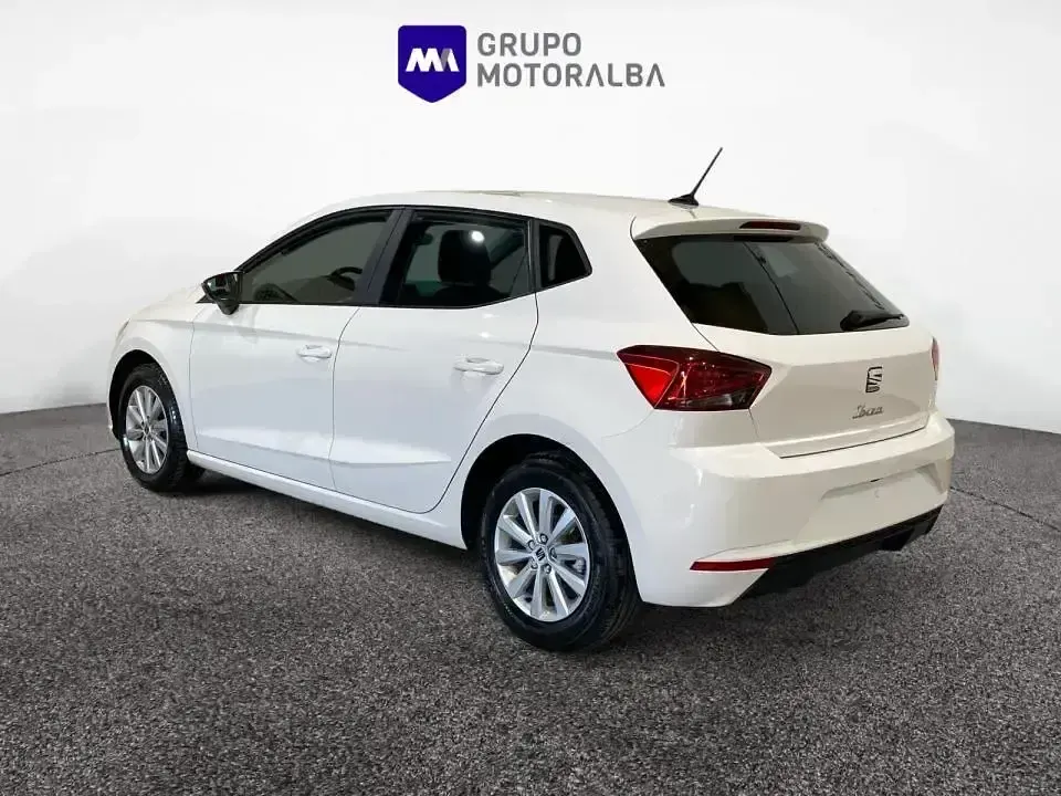 Usado Seat Ibiza Style Plus 110 CV (80 kW) 2022 Blanco Utilitario