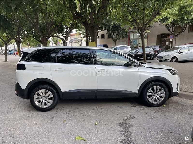 Usado Peugeot 5008 Active 130 CV (95 kW) 2022 Blanco Monovolumen