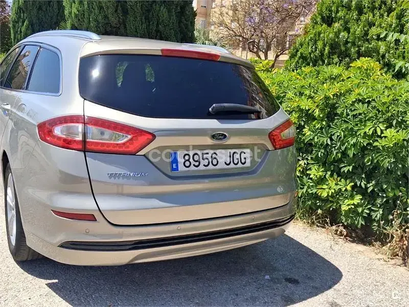 Usado Ford Mondeo Titanium 150 CV (110 kW) 2016 Beige Familiar