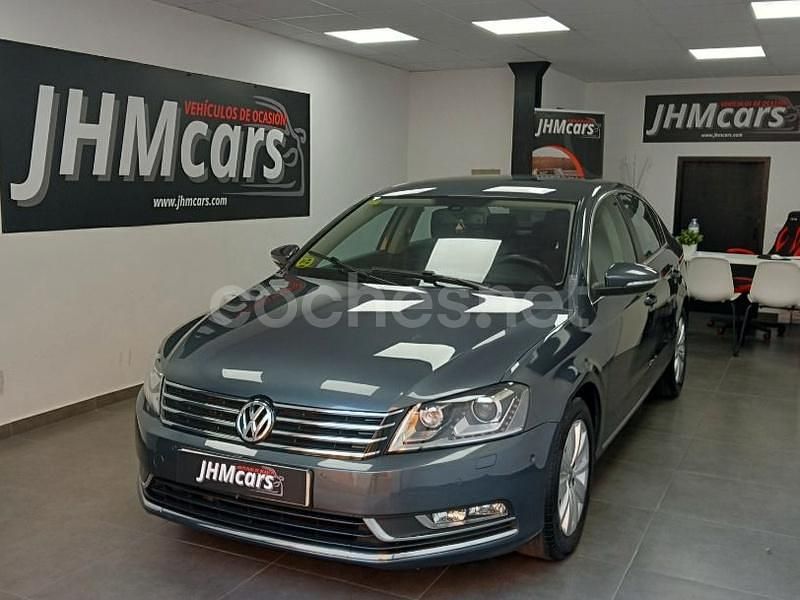 Gris / plata Usado 2013 VW Passat Advance Berlina | 10.900 € (Precio justo) - Imagen 1/4