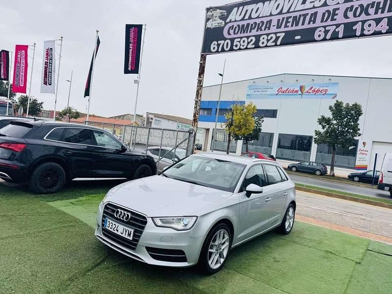 Usado Audi A3 Sportback Attraction 184 CV (135 kW) 2014 Gris Utilitario