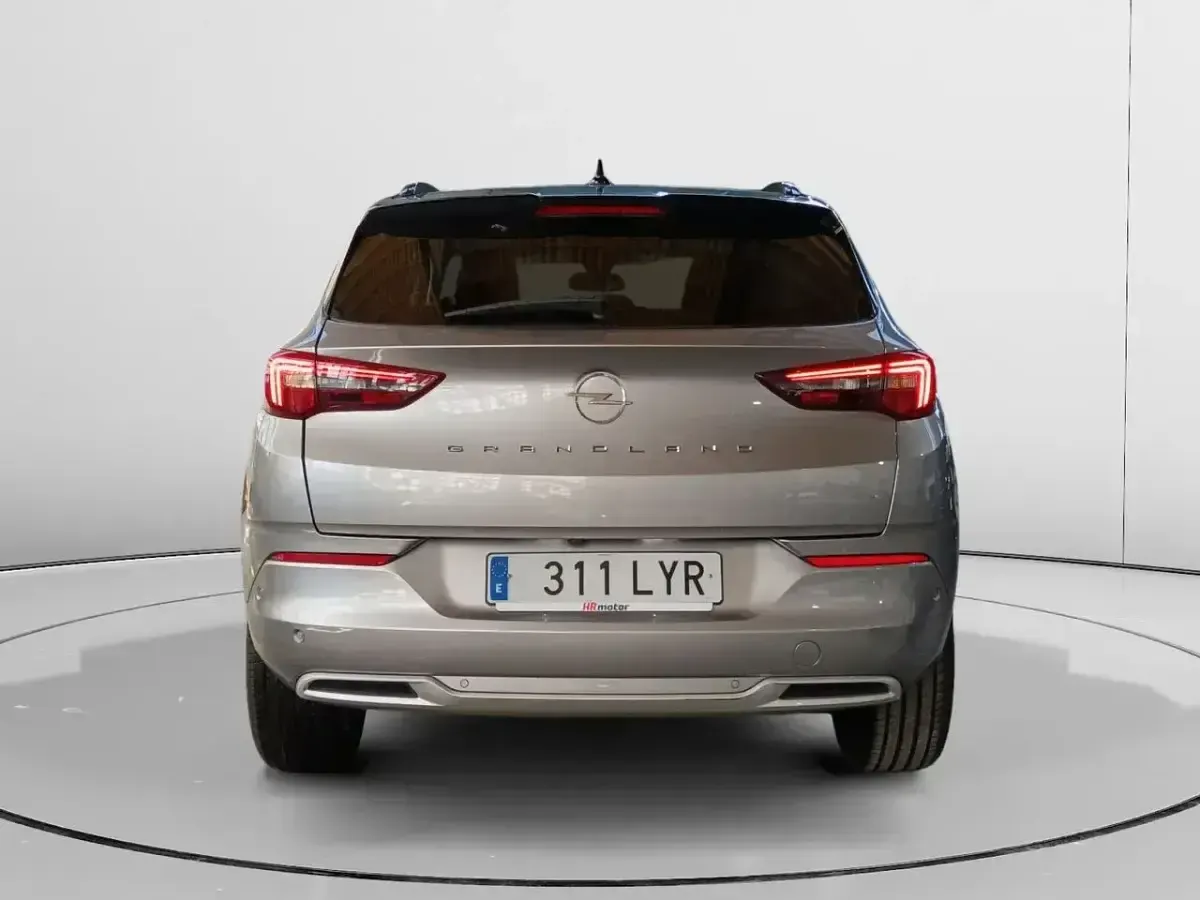 Usado Opel Grandland X Ultimate 130 CV (95 kW) 2022 Gris / plata SUV