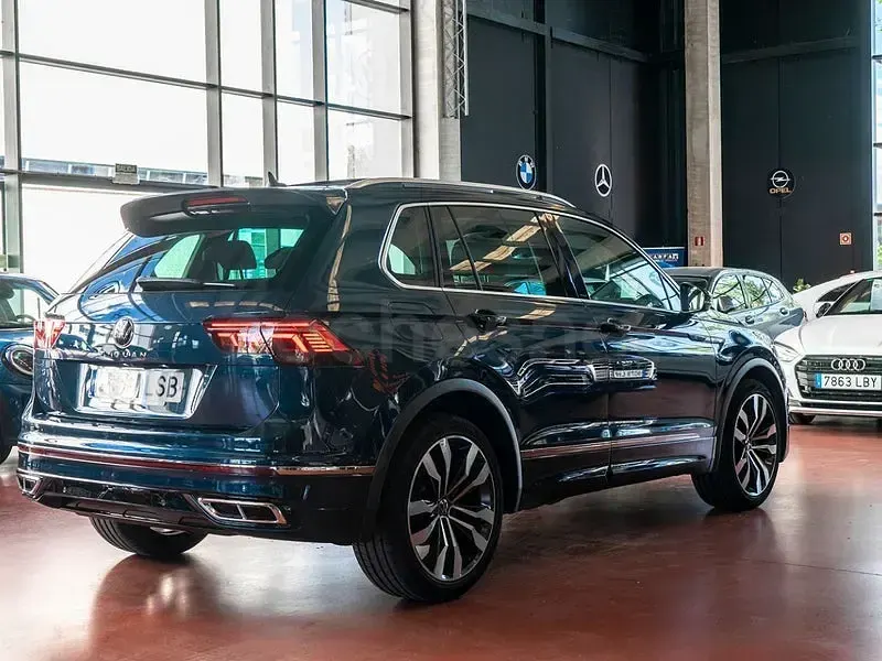 Usado VW Tiguan R-line 150 CV (110 kW) 2021 Azul SUV