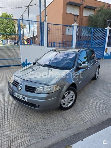 Beige Usado 2003 Renault Mégane II Dynamique Berlina | 2200 € (Precio justo) - Imagen 1/4