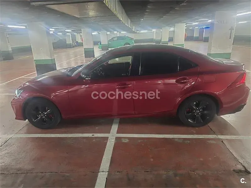 Usado Lexus IS300h 223 CV (164 kW) 2019 Rojo Berlina