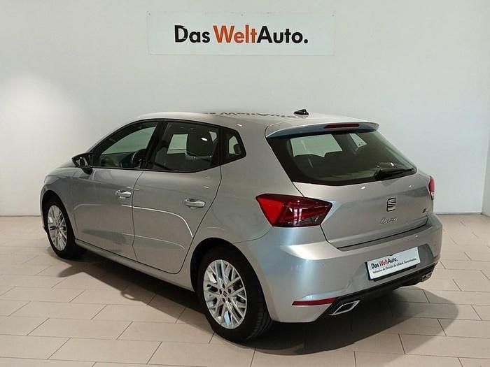 Gris plata Usado 2024 Seat Ibiza FR Utilitario | 18.200 € (Un poco caro) - Imagen 1/4