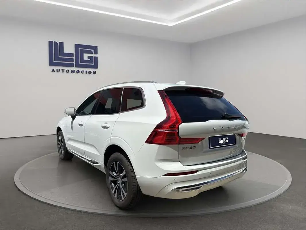 Usado Volvo XC60 Plus 351 CV (258 kW) 2022 Blanco SUV