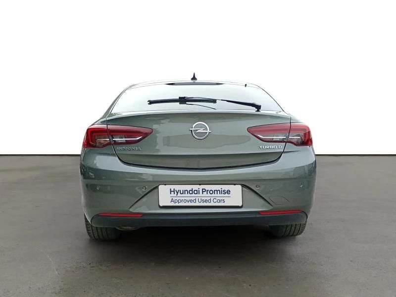 Usado Opel Insignia Innovation 136 HP (100 kW) 2019 Verde