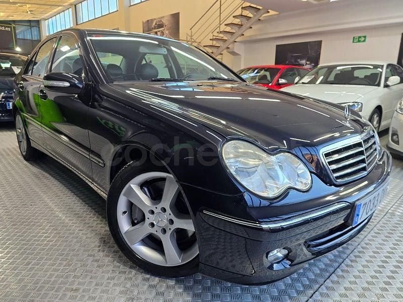 Käytetty Mercedes C320 Avantgarde 224 HP (164 kW) 2005 Sininen Sedan