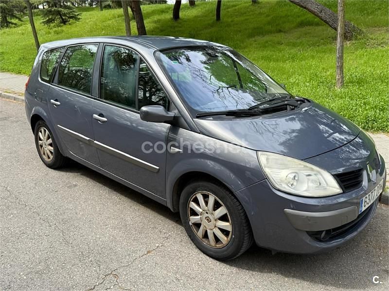 Usado Renault Scénic II Expression 130 CV (95 kW) 2008 Gris / plata Monovolumen