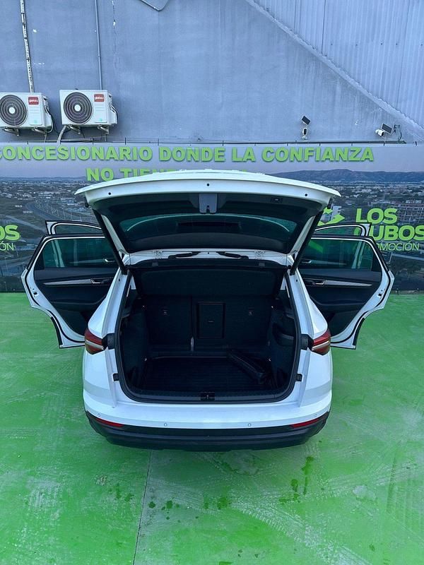 Usado Skoda Karoq SportLine 150 CV (110 kW) 2023 Blanco SUV