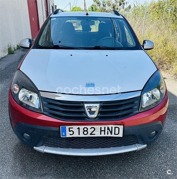 Usado Dacia Sandero Stepway 85 CV (62 kW) 2012 Granate Berlina