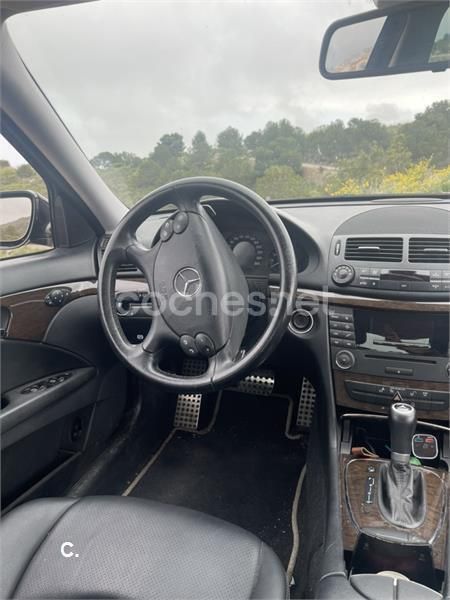 Negro Usado 2008 Mercedes E200 Berlina | 8900 € - Imagen 1/4
