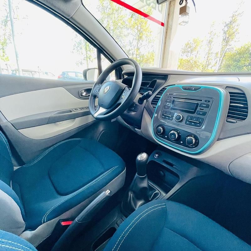 Usado Renault Captur Business 90 CV (66 kW) 2015 Negro y blanco SUV