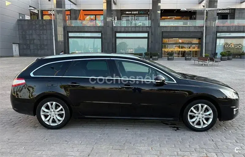 Usado Peugeot 508 SW Allure 140 CV (102 kW) 2014 Negro Familiar