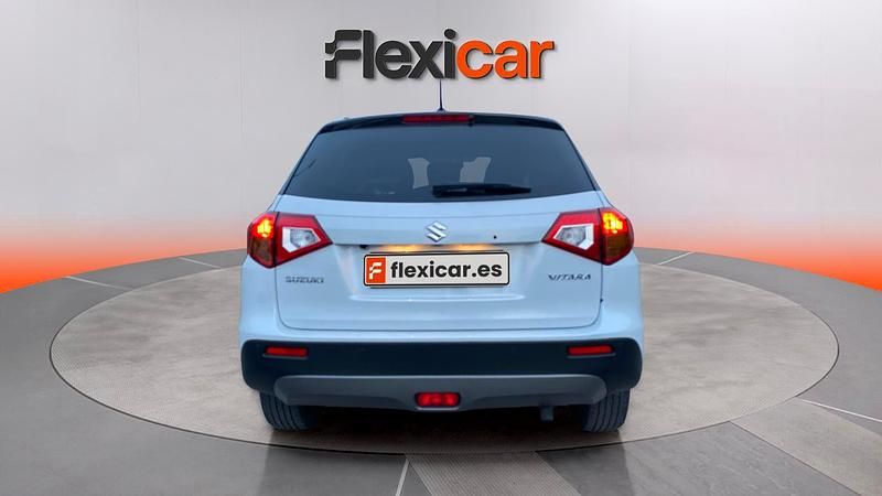Usado Suzuki Vitara GLX 120 CV (88 kW) 2017 Blanco SUV