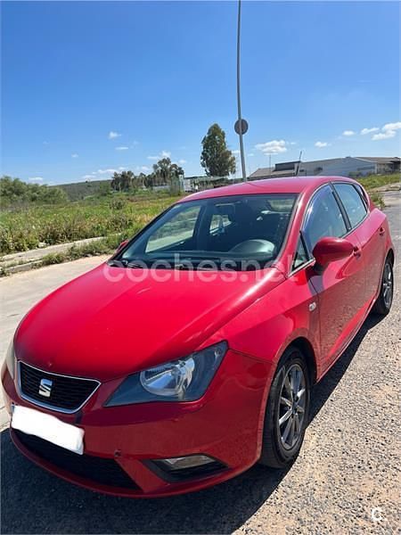 Usado Seat Ibiza I-Tech 70 CV (51 kW) 2014 Rojo Berlina