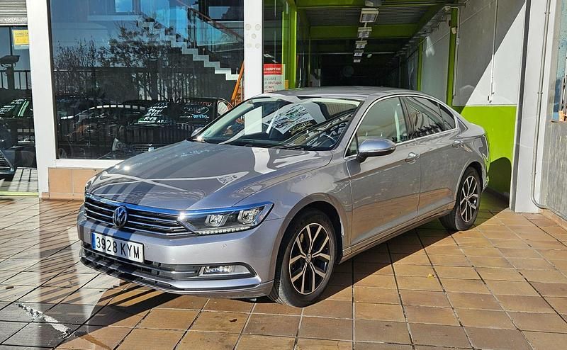 Usado VW Passat Executive 150 CV (110 kW) 2019 Gris Berlina