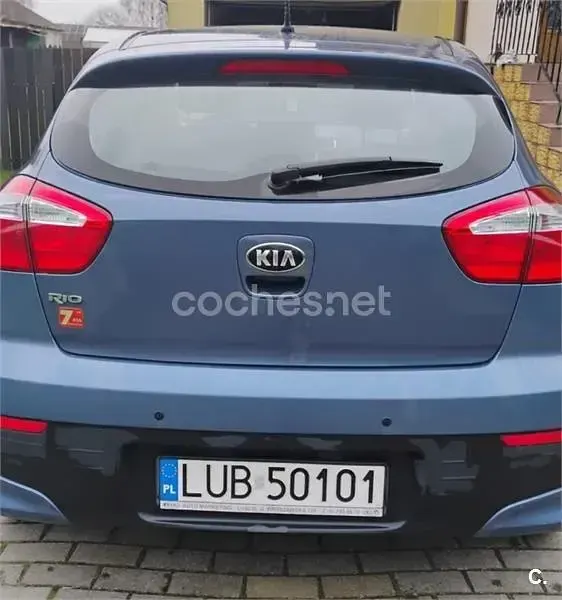 Usado Kia Rio 84 CV (61 kW) 2015 Azul Berlina