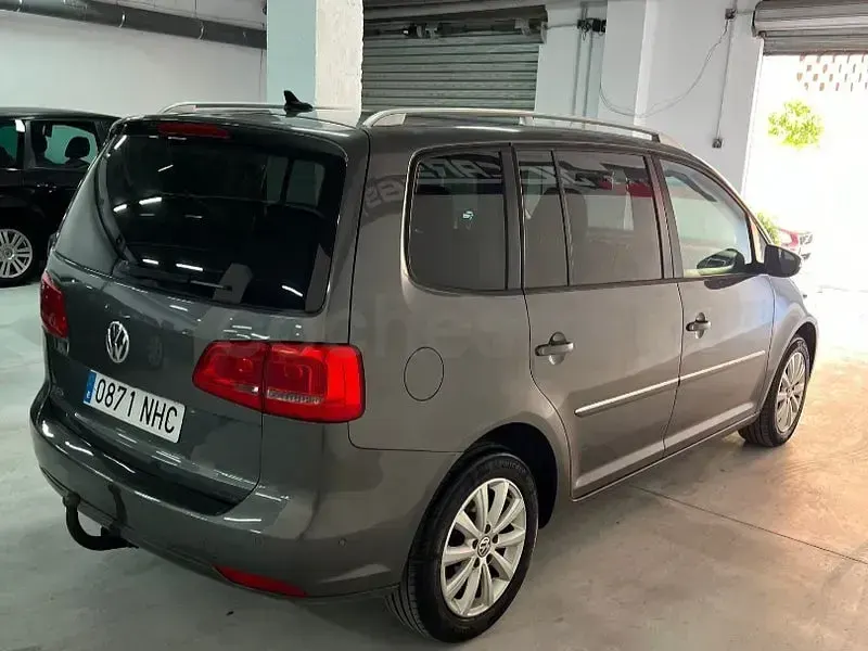 Usado VW Touran Sport 140 CV (102 kW) 2011 Gris / plata Monovolumen