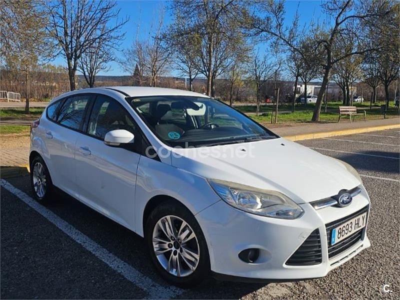 Usado Ford Focus Trend 100 CV (73 kW) 2012 Blanco Berlina