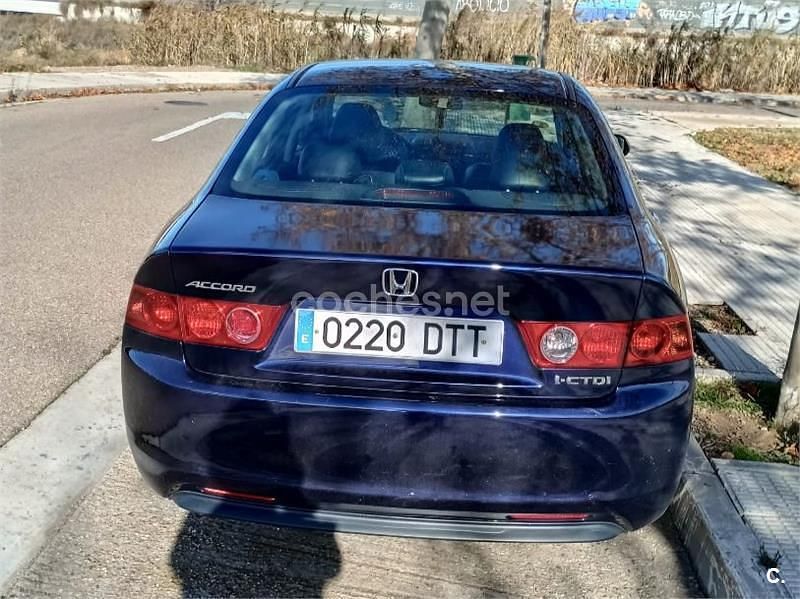 Usado Honda Accord Executive 140 CV (102 kW) 2005 Azul Berlina