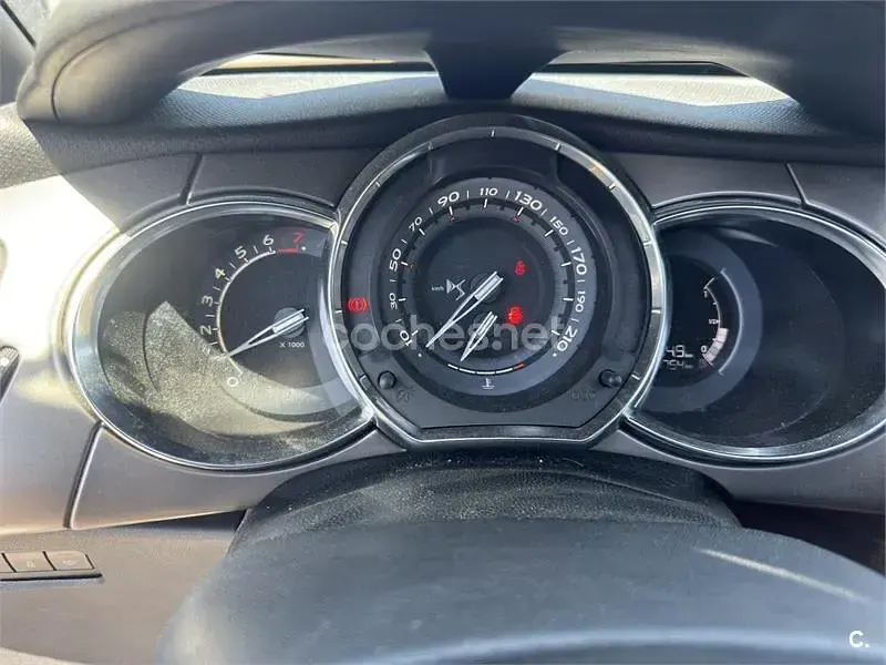 Usado DS Automobiles DS3 130 CV (95 kW) 2018 Gris / plata Descapotable