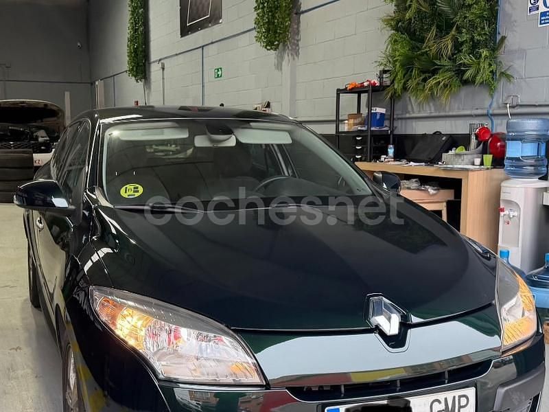 Verde Usado 2009 Renault Mégane Business Berlina | 5350 € (Buen precio) - Imagen 1/4