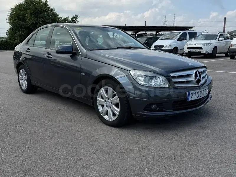 Usado Mercedes C200 Elegance 136 CV (100 kW) 2010 Gris / plata Berlina