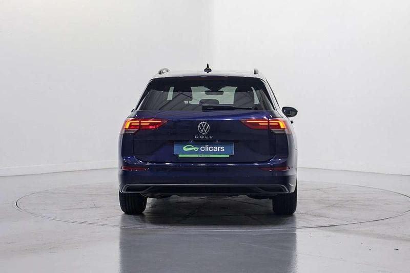 Usado VW Golf VIII Life 116 CV (85 kW) 2021 Azul Familiar