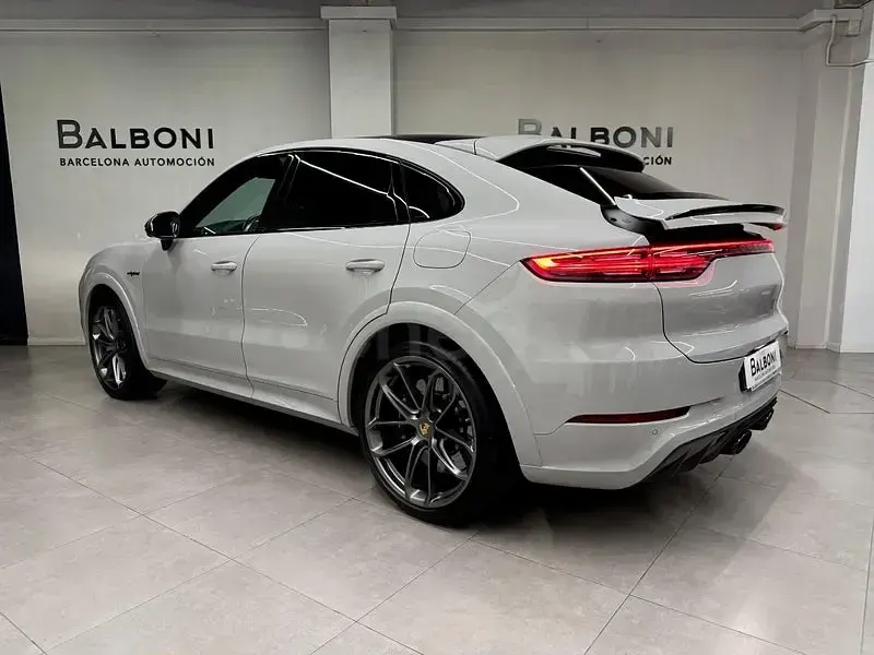 Usado Porsche Cayenne 680 CV (500 kW) 2022 Gris / plata SUV