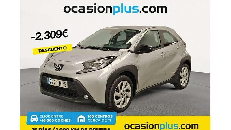 Gris Usado 2024 Toyota Aygo Play Utilitario | 12.991 € (Buen precio) - Imagen 1/4