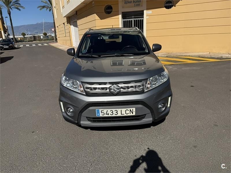 Usado Suzuki Vitara GLX 120 CV (88 kW) 2015 Gris / plata SUV