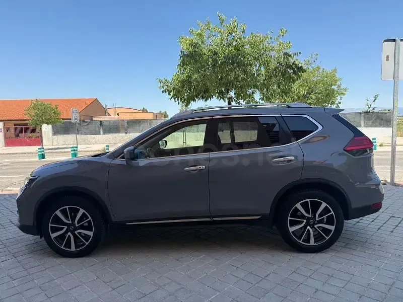 Usado Nissan X-Trail Acenta 150 CV (110 kW) 2019 Gris / plata SUV