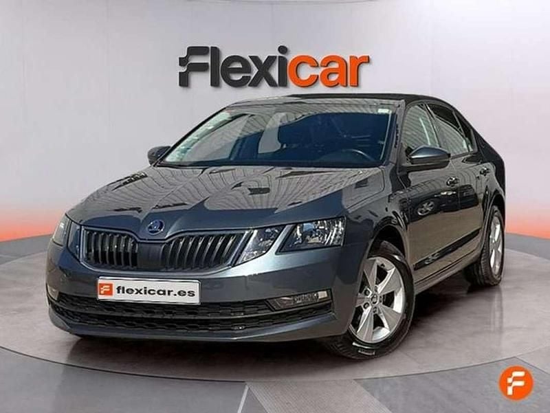 Usado Skoda Octavia 116 CV (85 kW) 2019 Gris Utilitario
