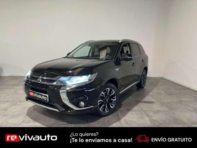 Usado Mitsubishi Outlander P-HEV 227 CV (166 kW) 2018 Negro SUV