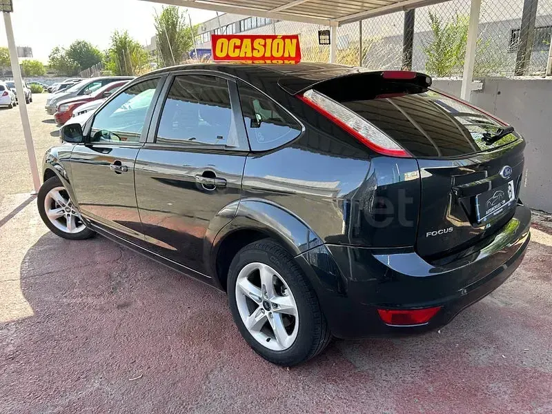 Usado Ford Focus Trend 109 CV (80 kW) 2011 Negro Berlina