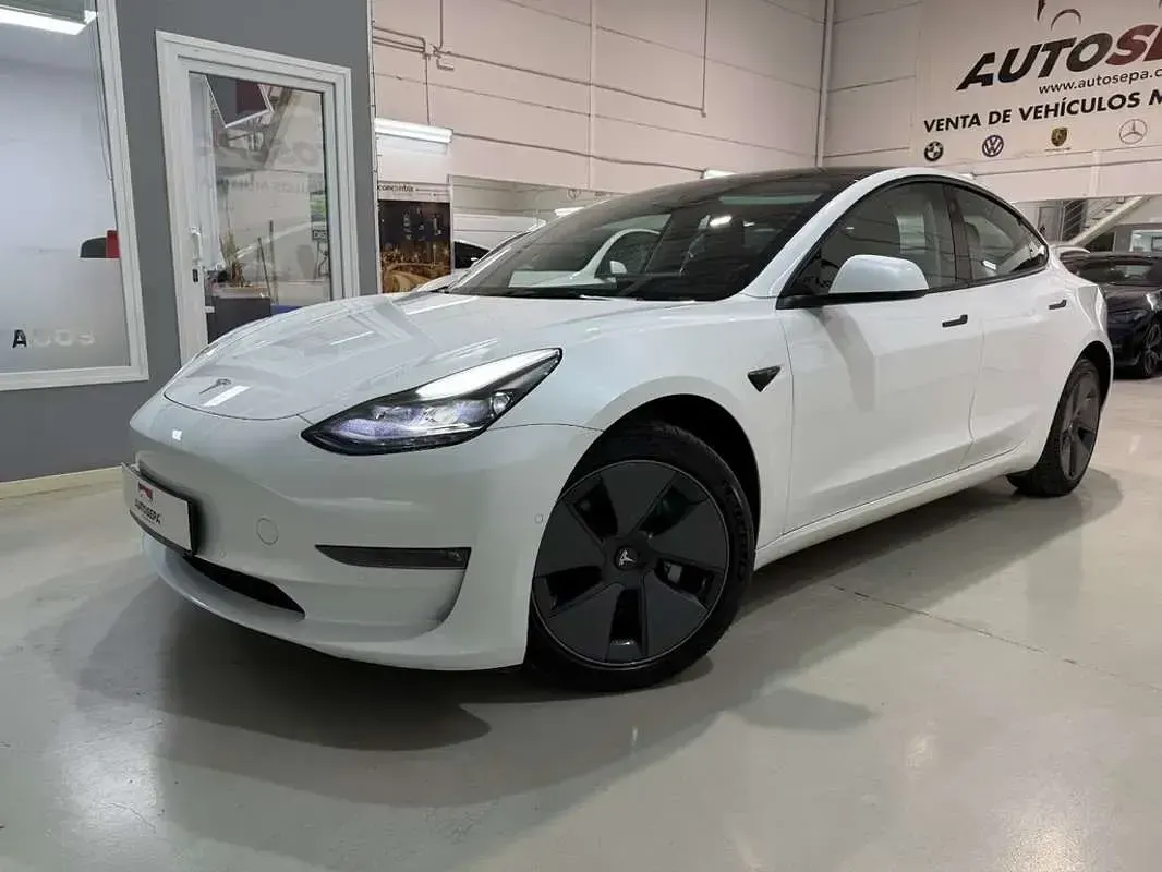 Używany Tesla Model 3 366 kW (498 KM) 2022 Biały Sedan/Limuzyna