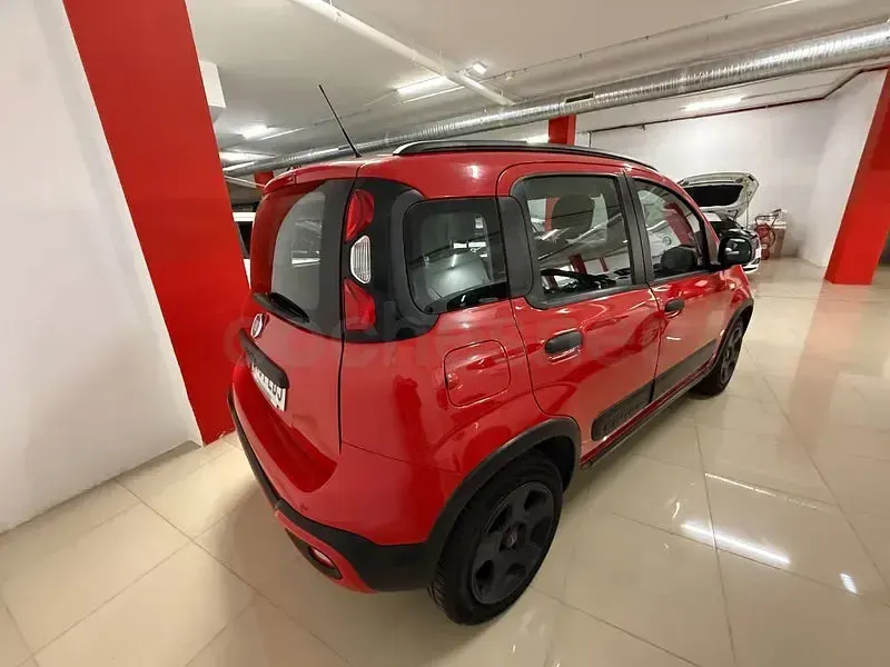 Usado Fiat Panda Cross Cross 69 CV (50 kW) 2020 Rojo Utilitario