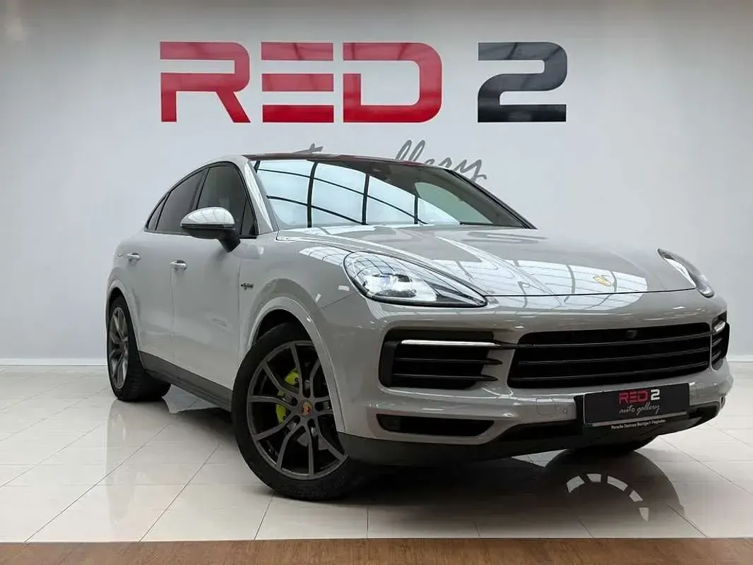 Usado Porsche Cayenne E-Hybrid Platinum Edition 462 CV (339 kW) 2022 Gris SUV