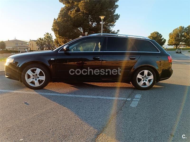 Usado Audi A4 140 CV (102 kW) 2008 Negro Familiar