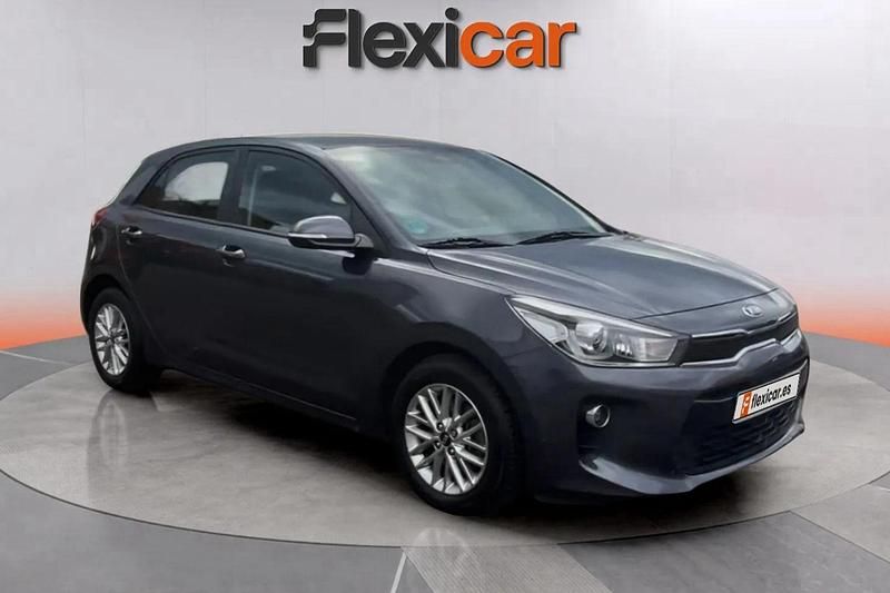 Gris Usado 2017 Kia Rio Berlina | 10.090 € (Precio justo) - Imagen 1/4