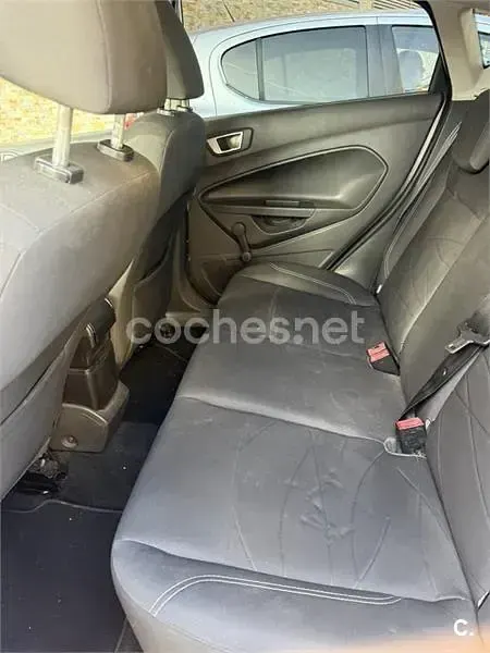 Usado Ford Fiesta Trend 82 CV (60 kW) 2016 Gris / plata Utilitario