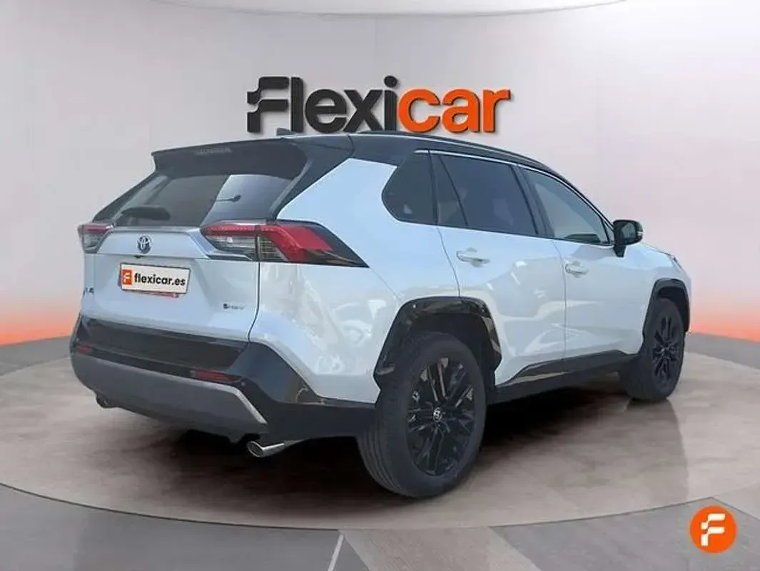 Usado Toyota RAV4 Hybrid Style 218 CV (160 kW) 2025 Blanco SUV