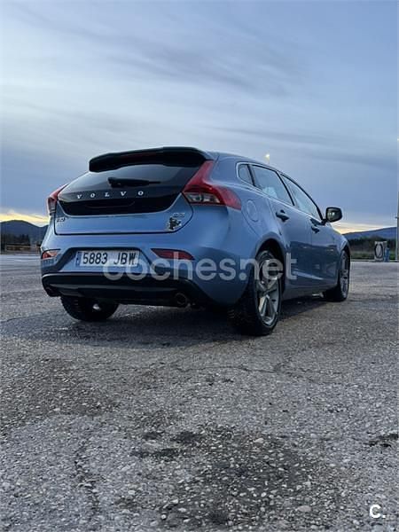 Usado Volvo V40 Momentum 150 CV (110 kW) 2014 Azul Berlina